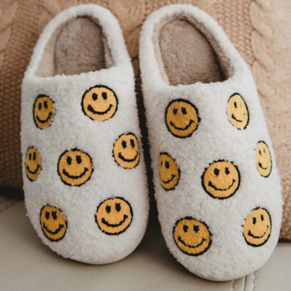 NEW Happy Face All Over Sherpa Slippers